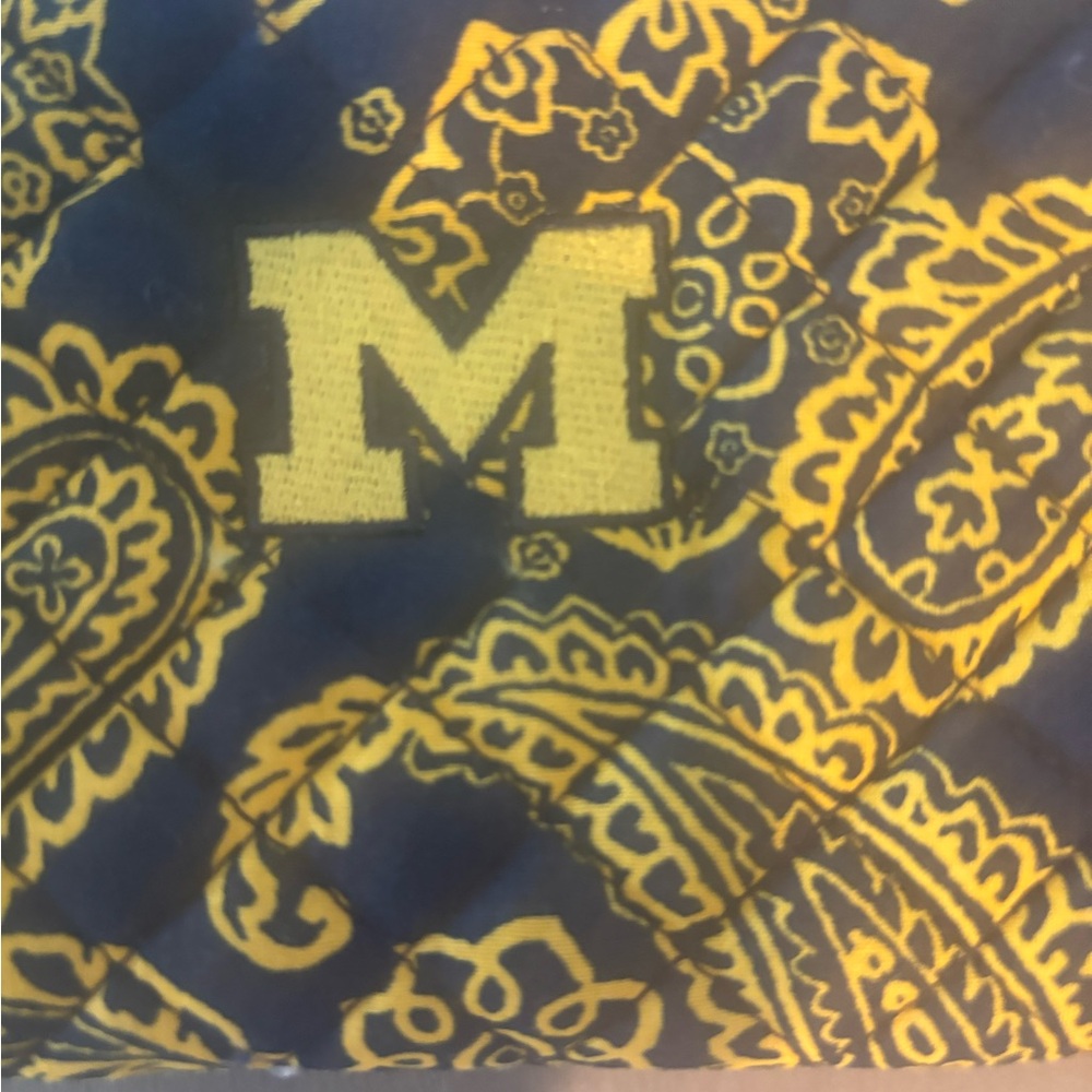 Vera Bradley U of M Paisley Wallet RFID Front Zip Wallet U of M pattern!! NWT